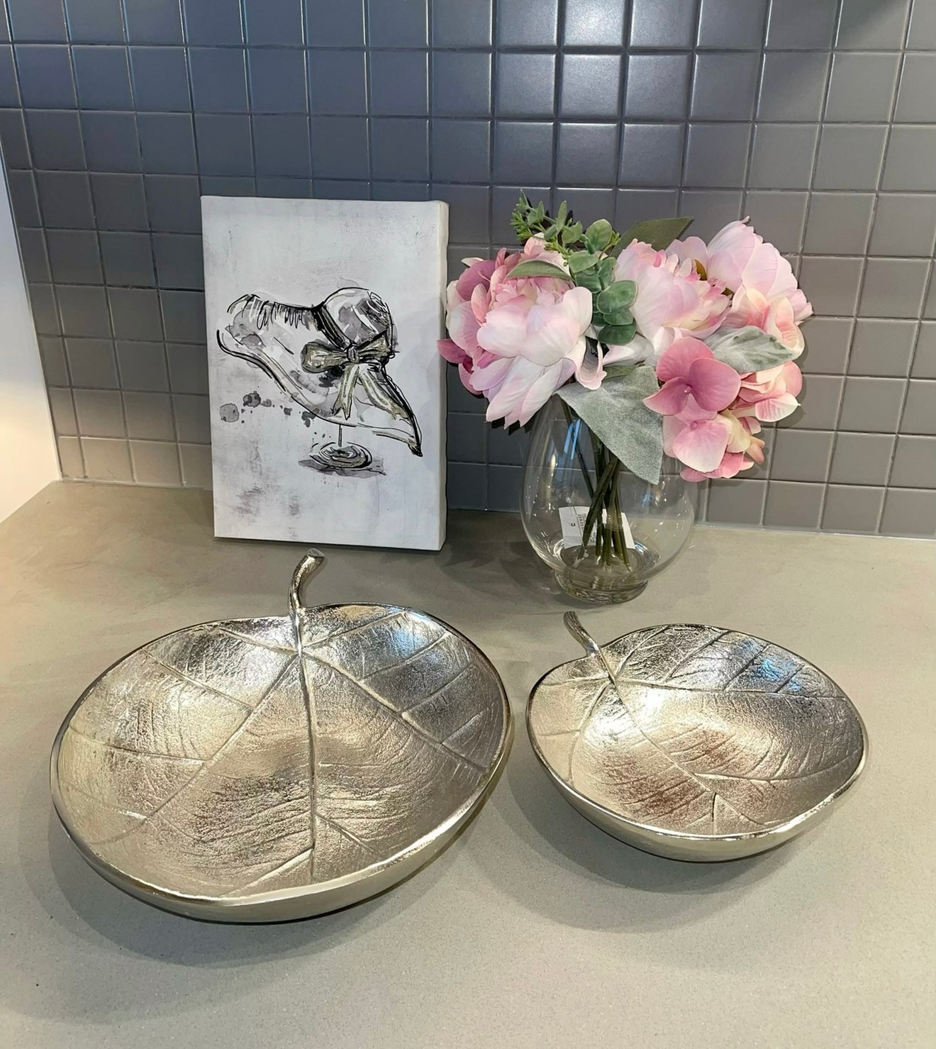 Elegant Leaf Bowl